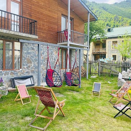 Manana Japaridze'S Guesthouse Местия Екстериор снимка