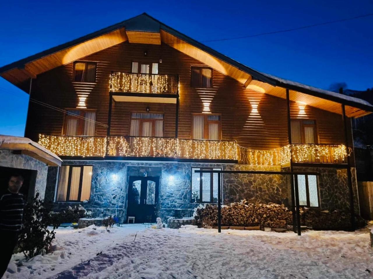 Manana Japaridze'S Guesthouse Местия Екстериор снимка